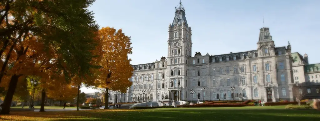 Université du Québec – Faculté de Science Politique & Droit